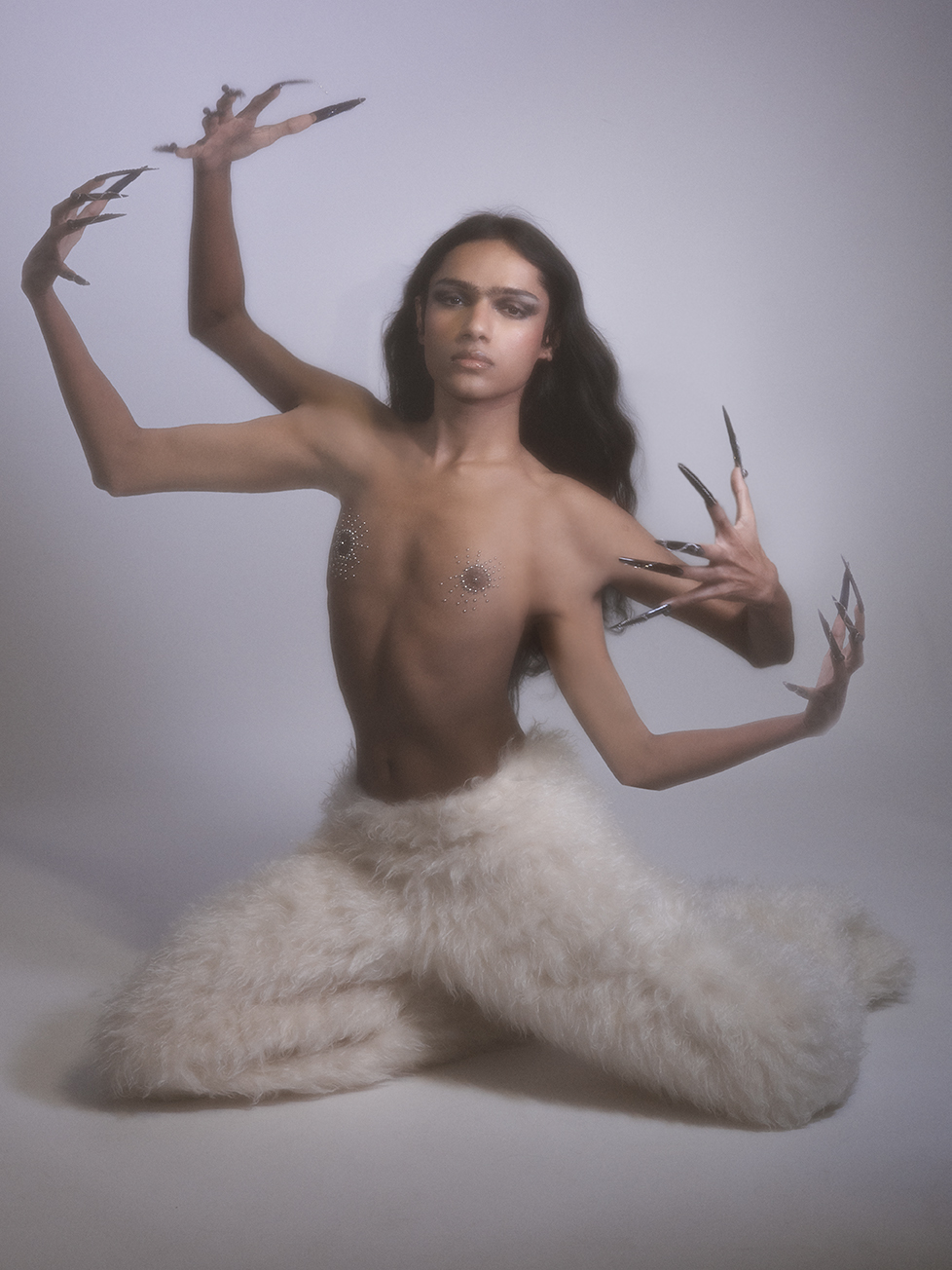 CYBER DIVA — photograph 07